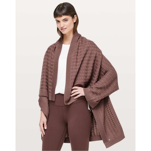 lululemon athletica Sweaters - 🚫SOLD🚫 Lululemon Divinity Woven Poncho